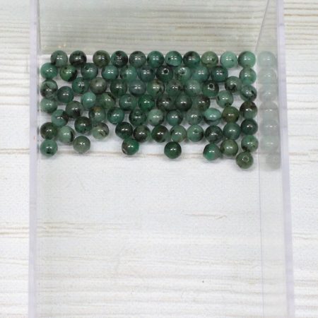 Smaragd ásványgyöngy - 4-4,5mm-es golyó - 1db