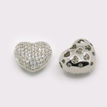   Cirkónia kristályos, ródium színű 14x13x8mm-es szív köztes gyöngy, furat: 1,5x2,5mm