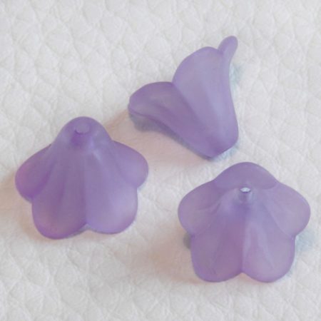 Akril virág (harangvirág) - 11x14mm-es áttetsző matt lila