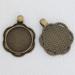   Tibeti stílusú ragasztható fém medál alap - antik bronz színű 33x25mm-es, 20mm-es kabosonhoz