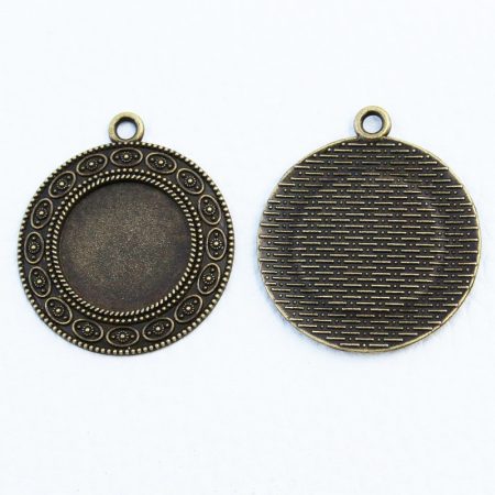 Tibeti stílusú ragasztható fém medál alap - antik bronz színű 38x33mm-es, 20mm-es kabosonhoz