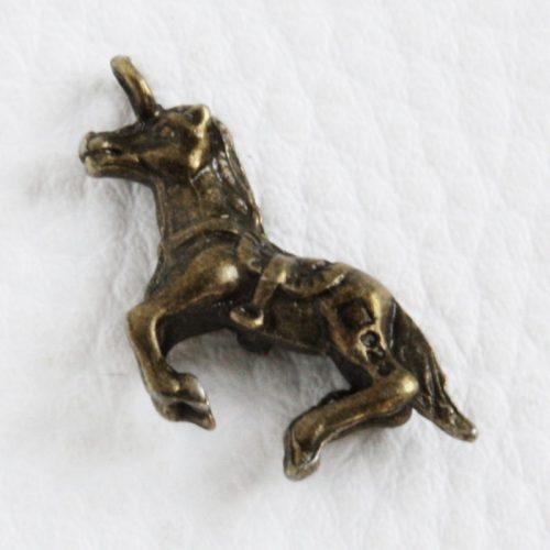 Tibeti stílusú fém medál / fityegő - antik bronz színű 27x16mm-es ló